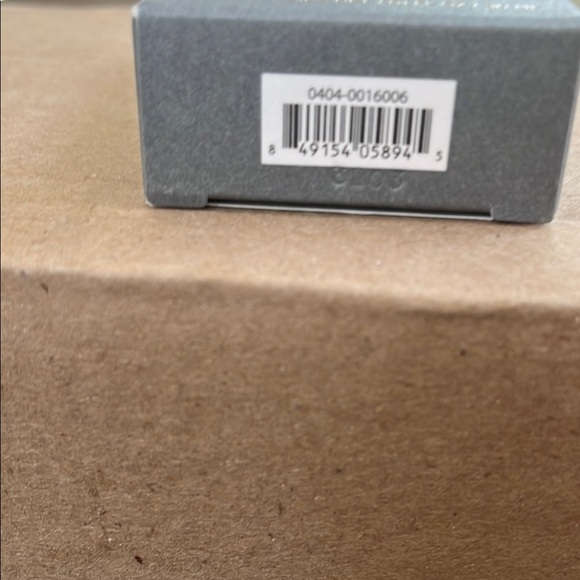 NIB Cover FX Power Play Foundation F1 - Picture 3 of 5